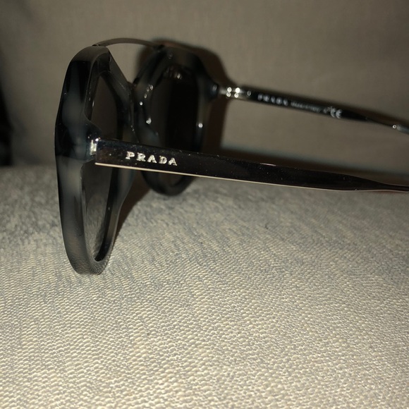 Prada sunglasses - Picture 6 of 6